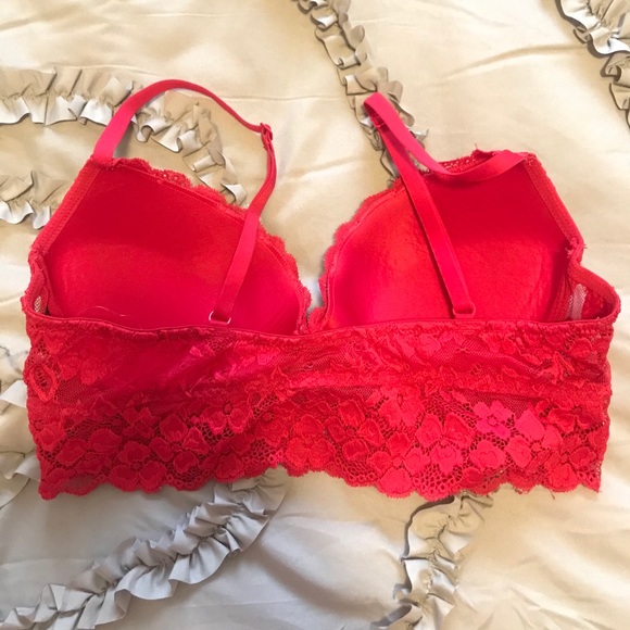 Red bra - Picture 2 of 4